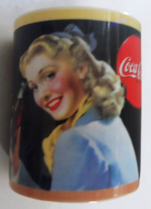 Mug ou chope Coca Cola décor fille blonde vintage en tbé 10 Castries (34)