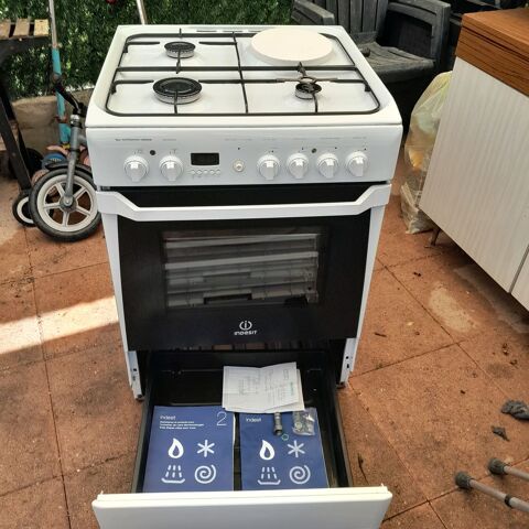 Cuisinire INDESIT
60 Givet (08)