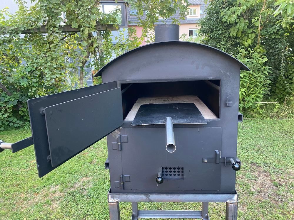Four &agrave; tarte flamb&eacute;e Pizza au bois quasi neuf avec support roulettes Jardin