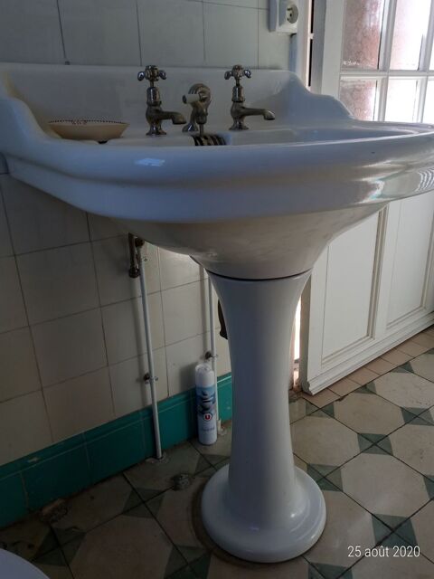 LAVABO ANCIEN MONTE SUR COLONNE 180 Rabat-les-Trois-Seigneurs (09)