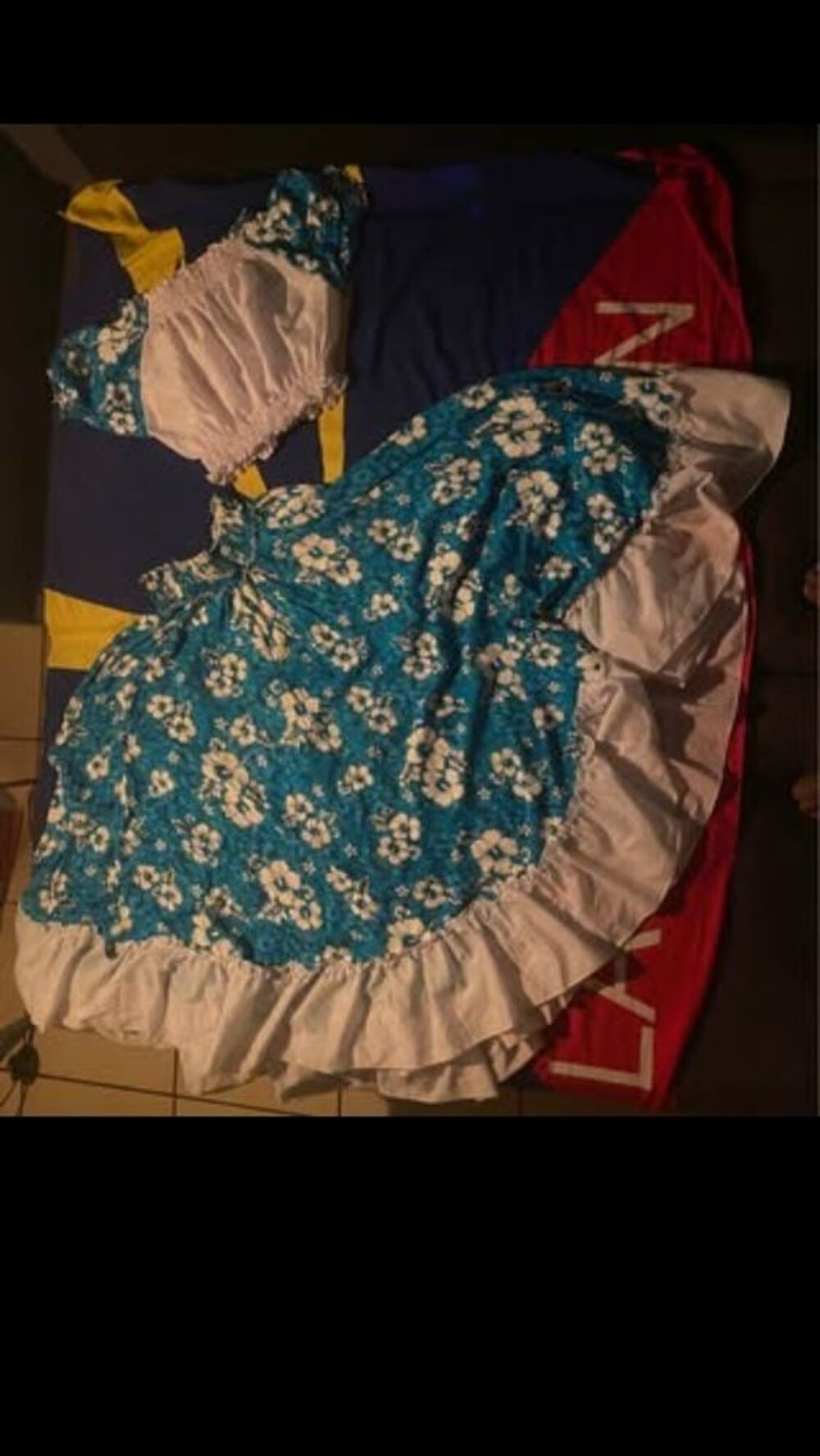 Un Ensemble Maloya Adulte Couleur Bleu En Taille 2 Vêtements