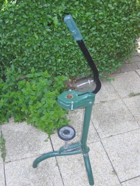 Boucheuse sur pied
haut.  1,10 m
socle 40 cm
20 Sauchy-Cauchy (62)