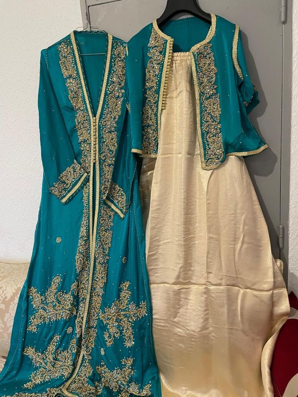 Ensemble 3 pi&egrave;ces haute couture / tissu Sarrir / taille XL Vêtements