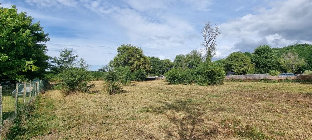 Vente Terrain - -
Terrain 1ère Ligne - Libre constructeur - Etude G1 faite Noaillan