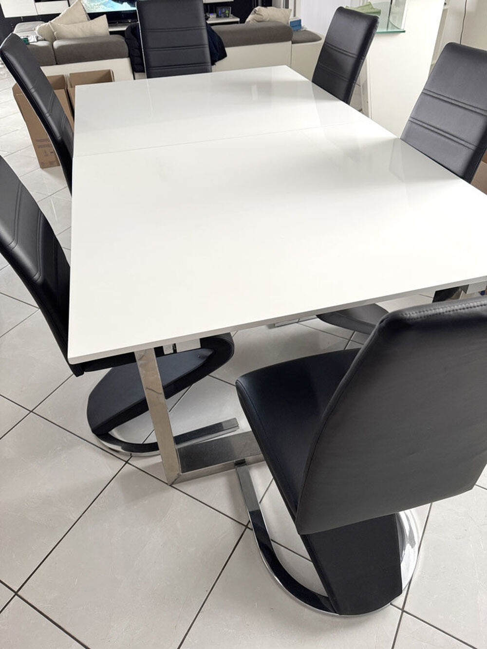 Table extensible blanc laqu&eacute; de 2 m &agrave; 3,80 m + 6 chaises noi Meubles