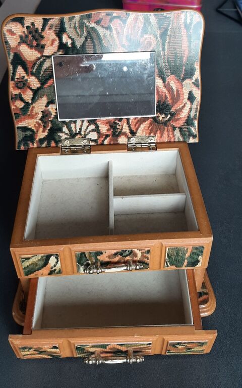 Boîte à bijoux florale en bois avec miroir 3 Firminy (42)