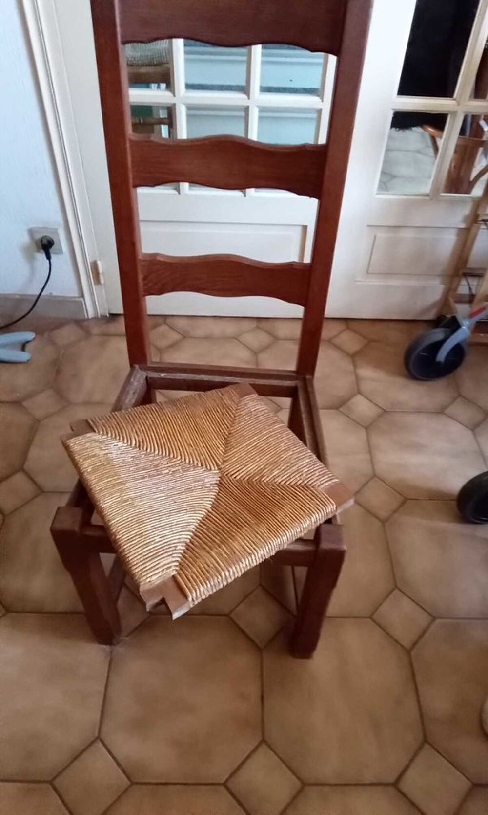 chaise en ch&ecirc;ne lourdes et en tr&egrave;s bon &eacute;tat Meubles
