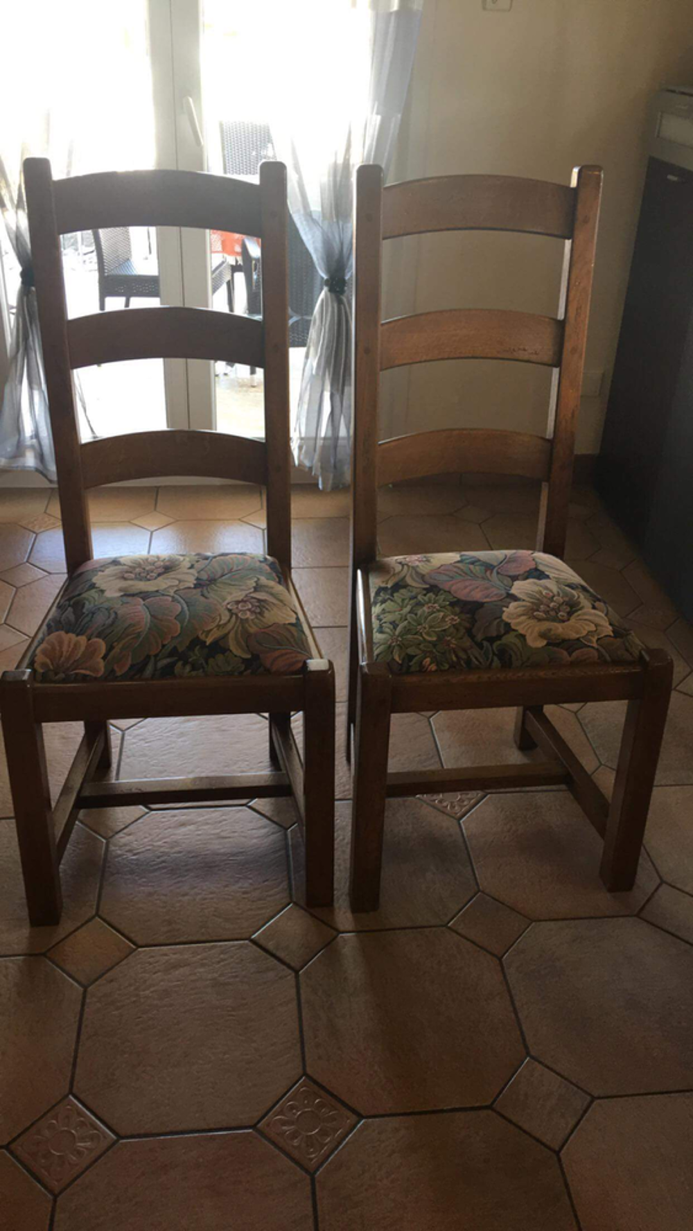 LOT DE 6 CHAISES EN CHENE MASSIF Meubles