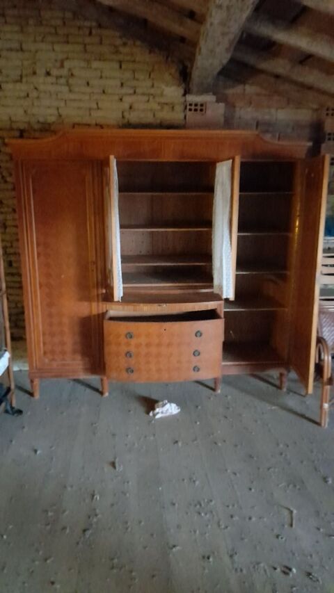 Armoire et commode rustique en trs bonne tat avec beaucoup de rangement 200 Maurens (24)