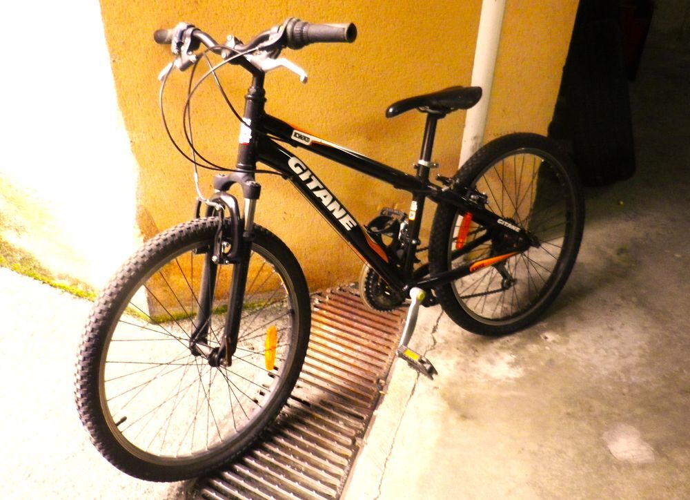 VTT fille Btwin D&eacute;cathlon 20 pouces Vélos