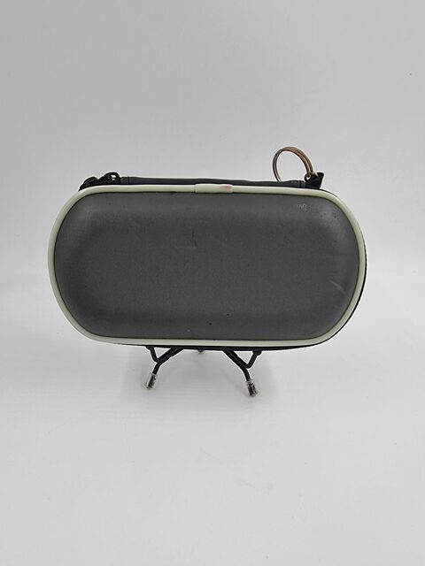 Accessoire pochette ou housse de protection grise pour PSP 3 Vulbens (74)