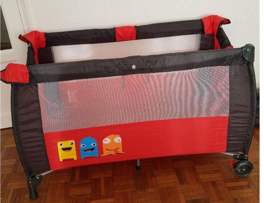 Lit b&eacute;b&eacute; parapluie Mobilier enfants