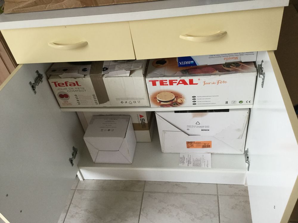 meuble cuisine ou garage jaune et blanc bon &eacute;tat Meubles