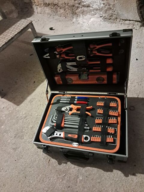 Mallette � outils 90 Lons-le-Saunier (39)