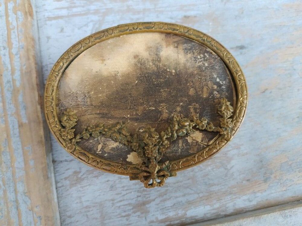 Ancienne Boite &agrave; Bijoux Bronze Laiton Gravure XIX&egrave;me 
