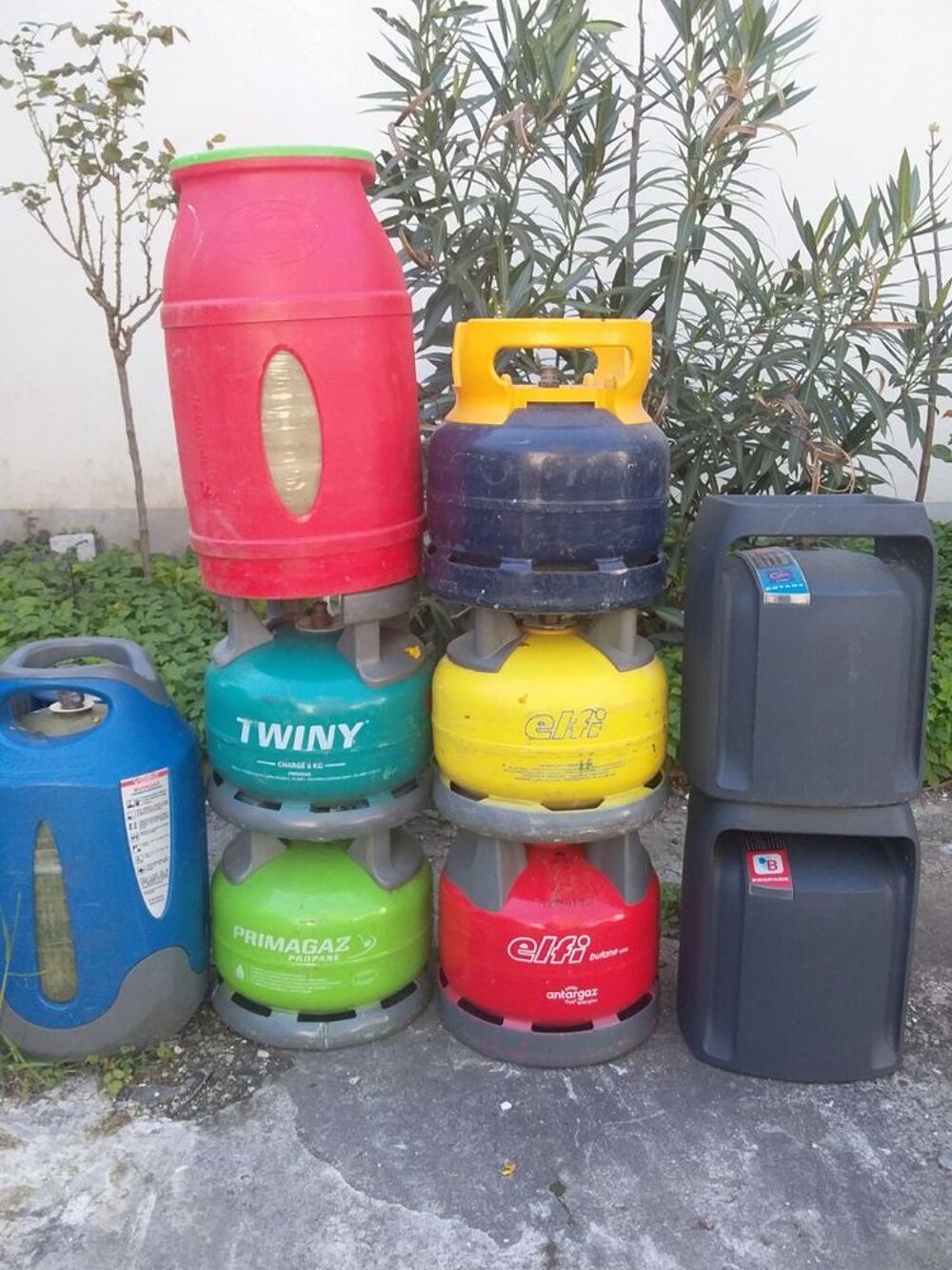 bouteilles de gaz vides butane ou propane Bricolage