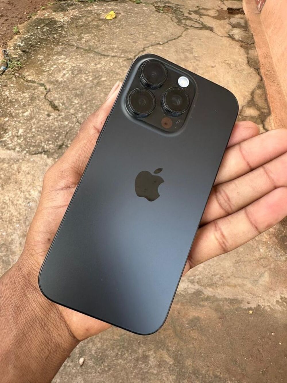 iPhone 16 pro 128 GO 800€ message en pv 0694141979 Téléphones et tablettes