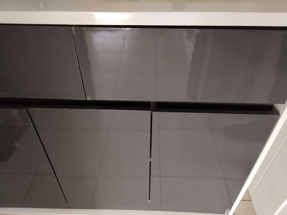 Double vasque et robinets Meubles
