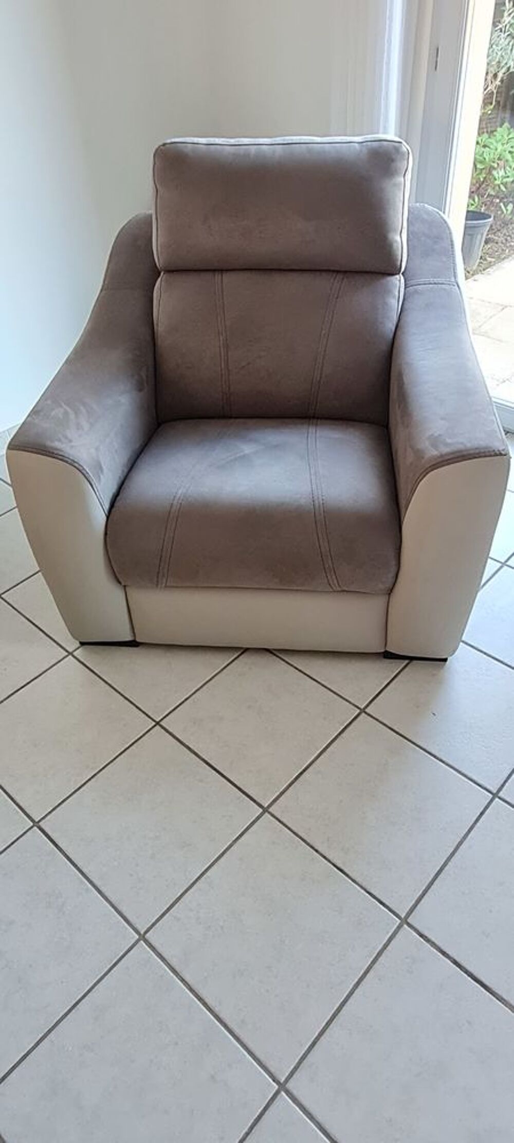 Fauteuil tissus tr&egrave;s bon &eacute;tat Meubles