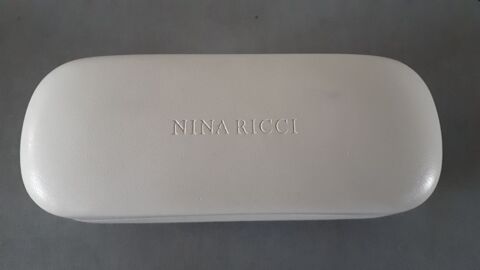 �tui � lunettes NINA RICCI  - 12 euros 10 Villemomble (93)