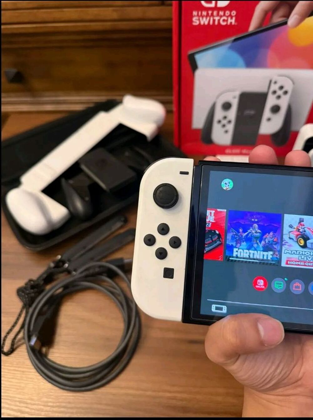 console Nintendo Switch oled blanche et accessoires Consoles et jeux vidéos