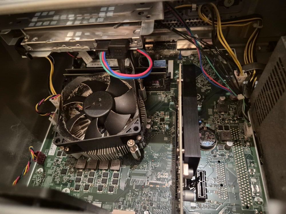 Tour moyenne INTEL CORE-RAM-Carte Grahique Matériel informatique