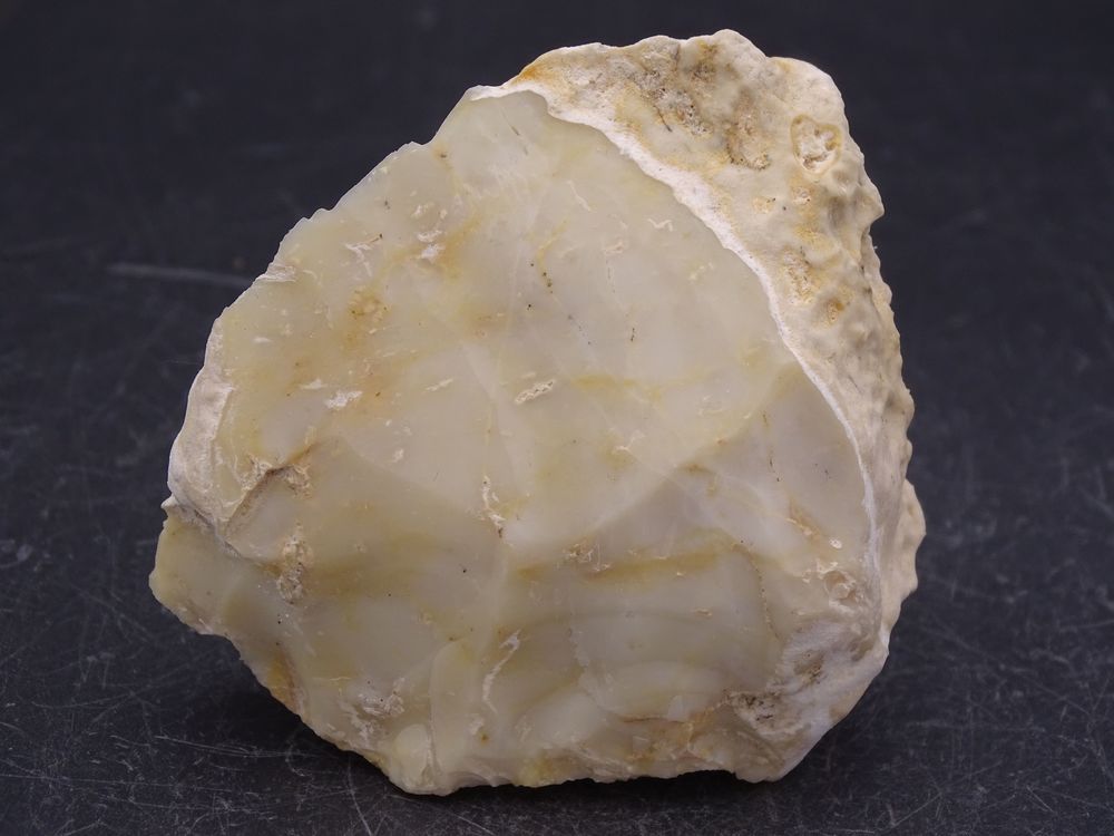 Opale brute , Cantal , France 90gr 58 x 55 x 36 mm 
