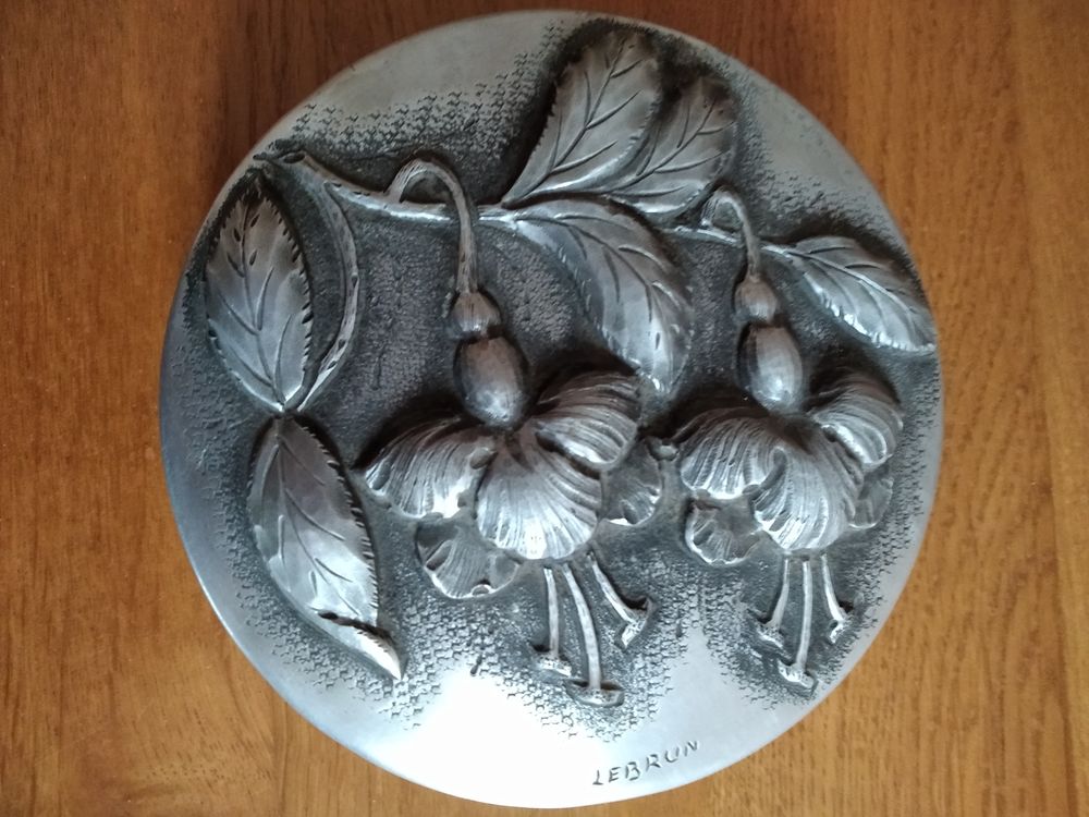 Ancienne bo&icirc;te bonbonni&egrave;re sign&eacute;e Lebrun D�coration