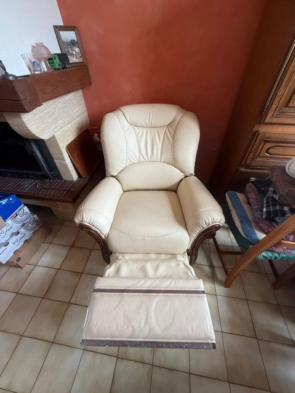 canap&eacute; et ses deux fauteuils en cuir Meubles