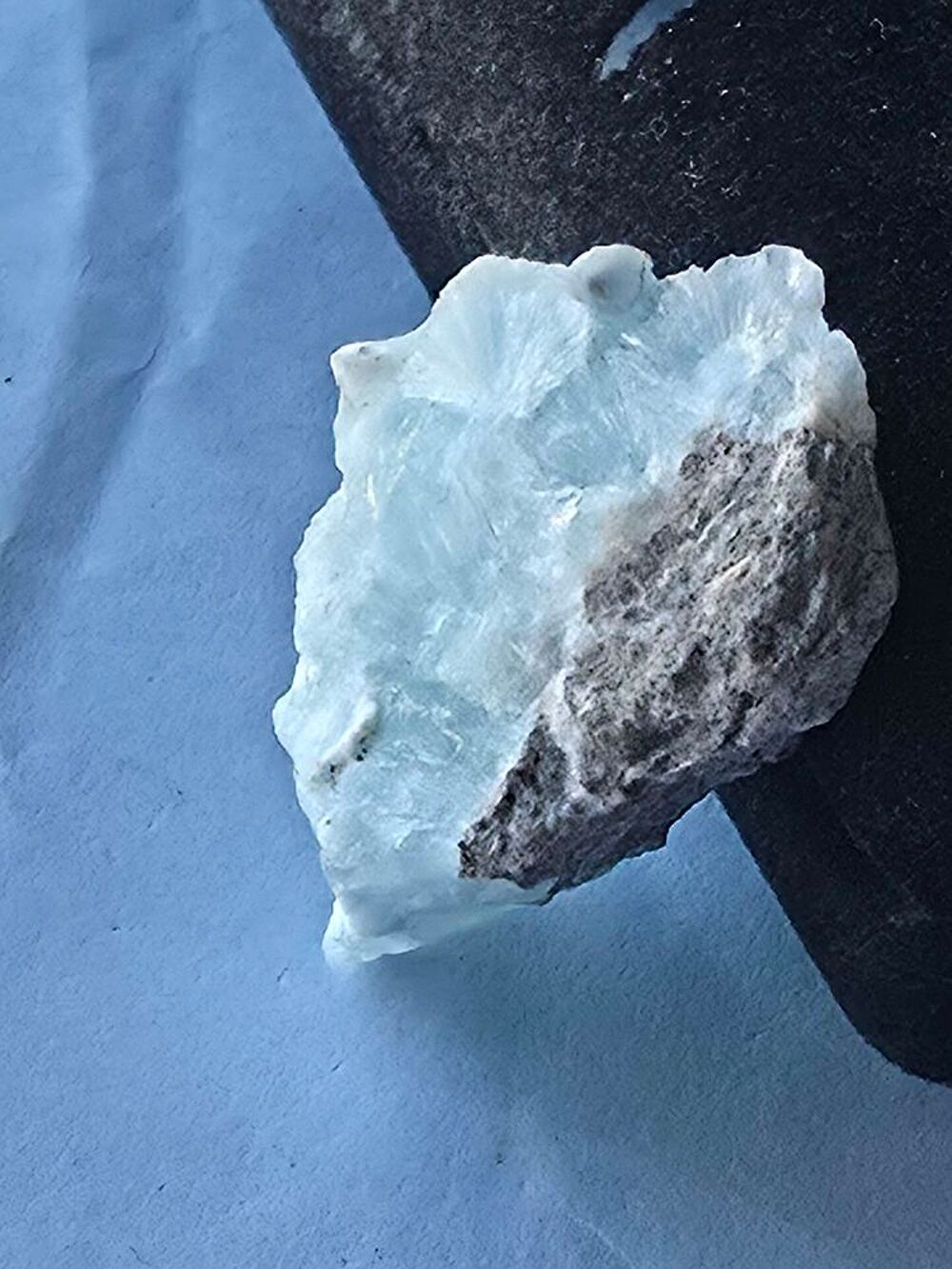 Sp&eacute;cimen H&eacute;mimorphite Bleut&eacute;e Etoil&eacute;e-RDC 21g 