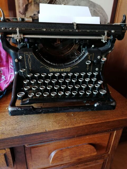 Machine  crire. 110 Escalans (40)