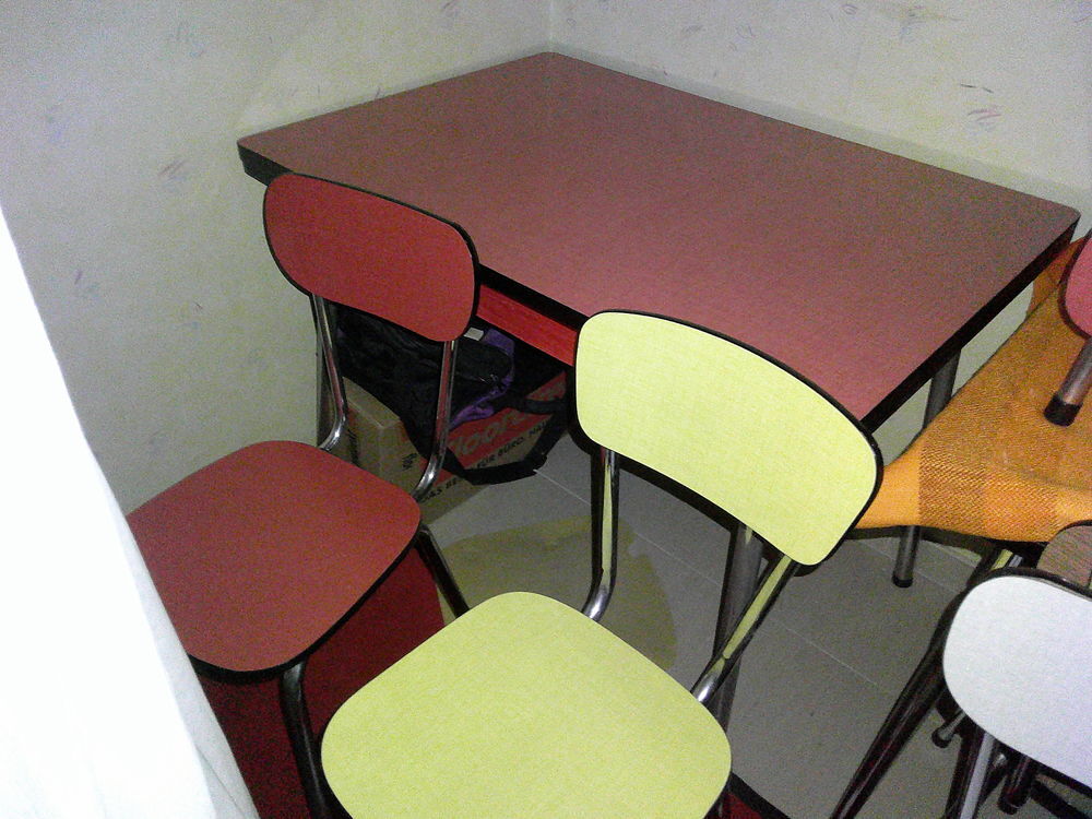 chaises tables et tabourets en formica Meubles