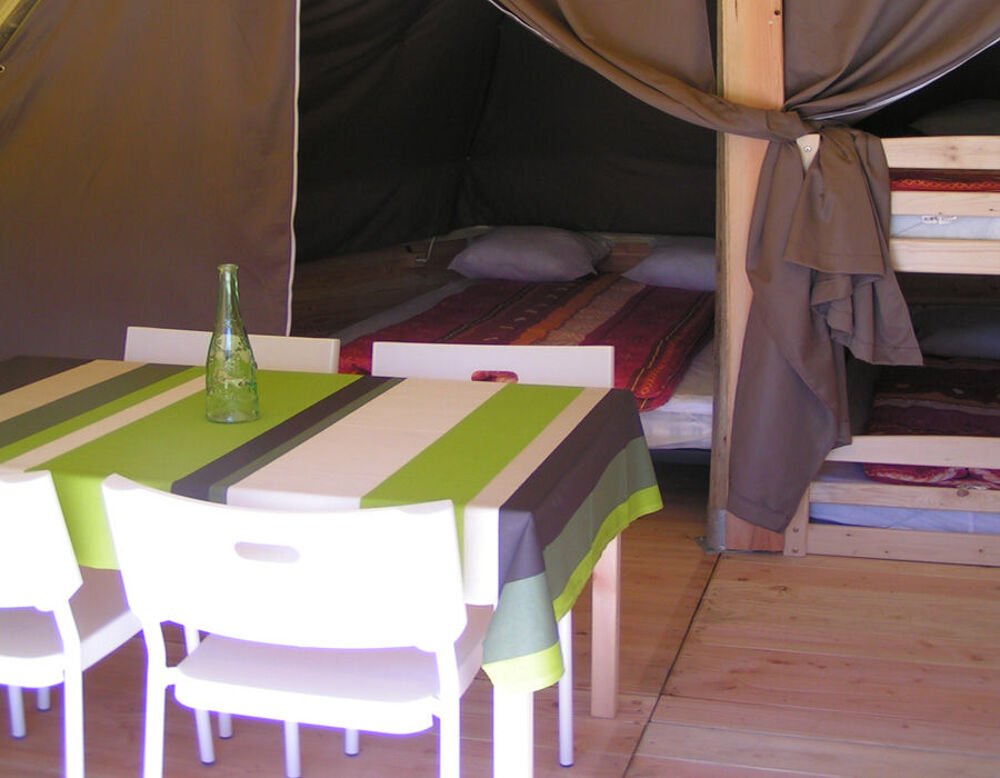   PROMO Tipi insolite meubl 4  6 pers. Camping 4* au bord d'un grand lac avec piscine et prs du Puy du Fou Poitou-Charentes, Secondigny (79130)