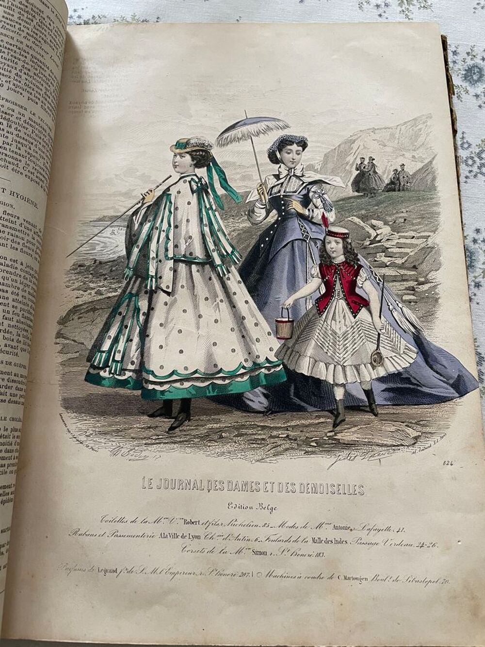 LIVRE ANCIEN DE MODE Décoration
