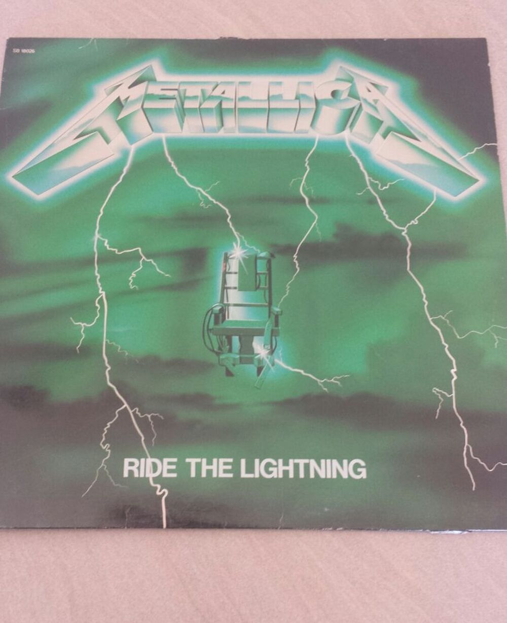 vinyle de Metallica Ride The Lightning pochette verte
CD et vinyles