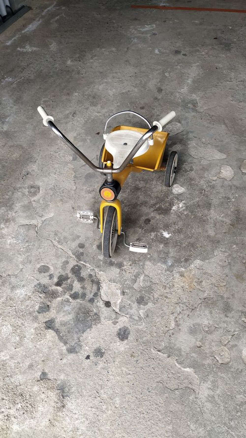 Tricycle enfant m&eacute;tallique 