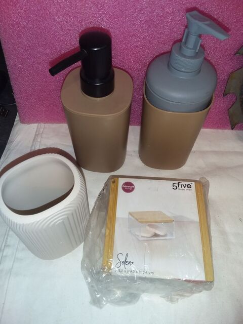 Lot accessoires salle de bain 15 Serres-Castet (64)