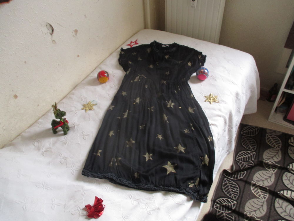 robe aux &eacute;toiles V�tements