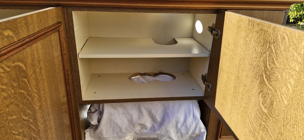 7 meubles hauts de cuisine en bois avec portes, rayons...
Meubles