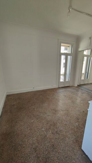  Appartement à louer 4 pièces 110 m²