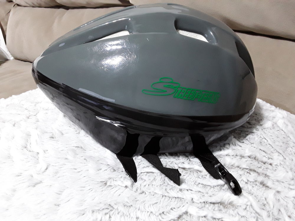 CASQUE TS STREET .TEENS , CPSC 
GRIS 
BON &Eacute;TAT Sports