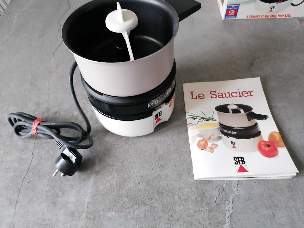 3 appareils &eacute;lectrom&eacute;nagers. Saucier, chauffe plat et couteau &eacute;lectrique. Electroménager