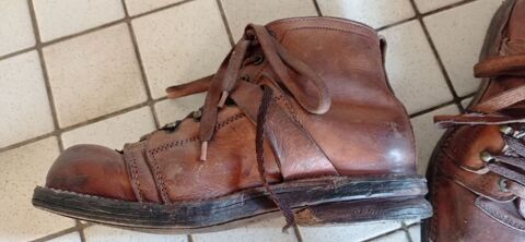 Chaussures de ski anciennes 40 Triel-sur-Seine (78)