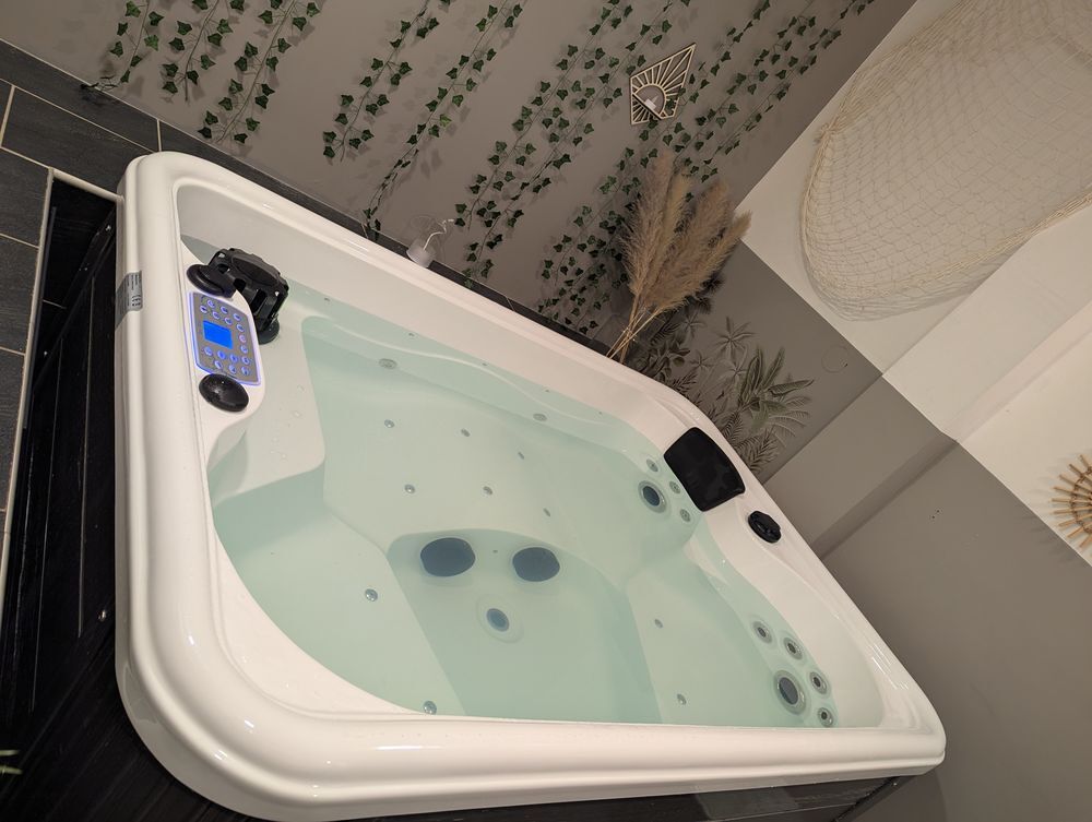 Spa jacuzzi 3 places Meubles