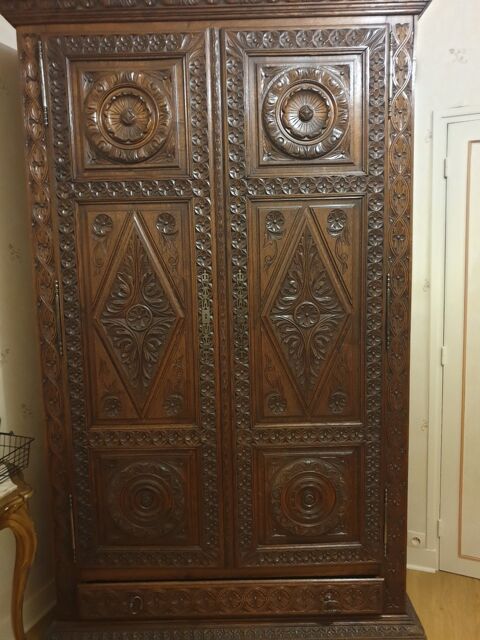Armoire en bois sculpté 900 Amilly (45)