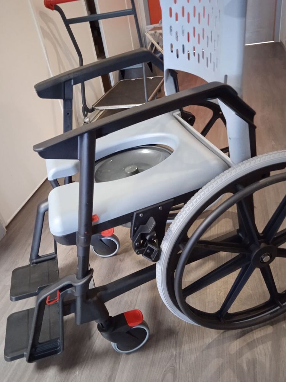 Fauteuil bathmobile pour PMR Meubles