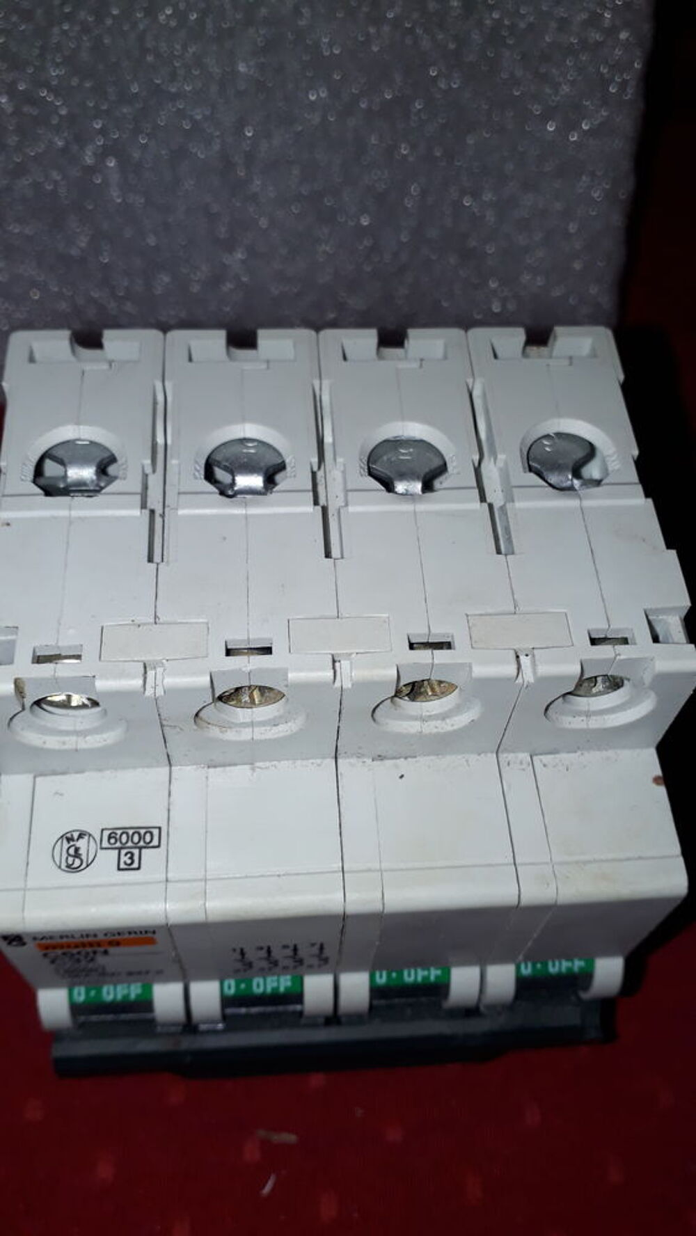 Disjoncteur merlin gerin c60n c32 24231 Bricolage