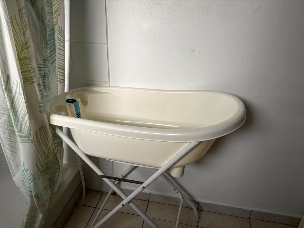 Baignoire b&eacute;b&eacute; &eacute;quip&eacute;e d'un thermom&egrave;tre Puériculture