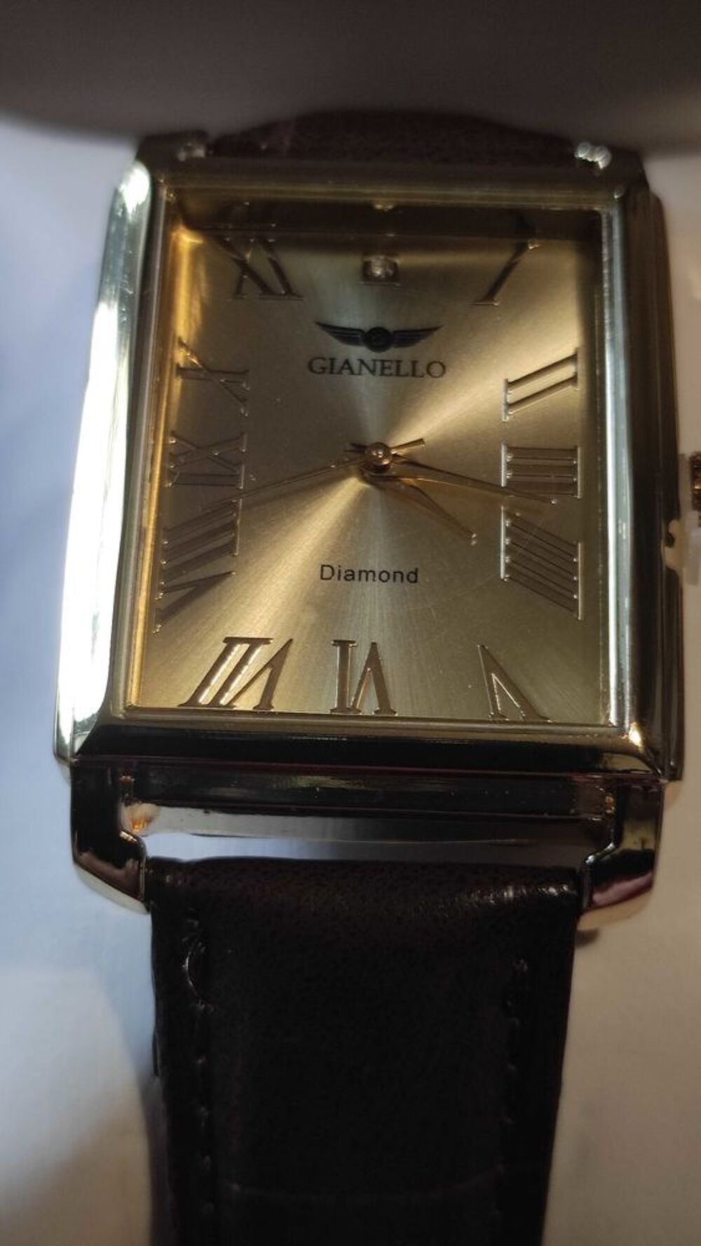 Montre mixte bo&icirc;tier acier petit diamant sur le dateur 12 h Gianello Bijoux et montres