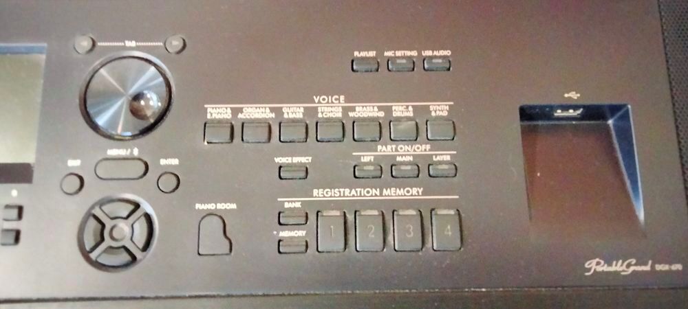 Piano Yamaha. Instruments de musique